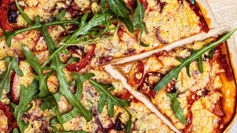 Low Carb Pizza mit Rucola