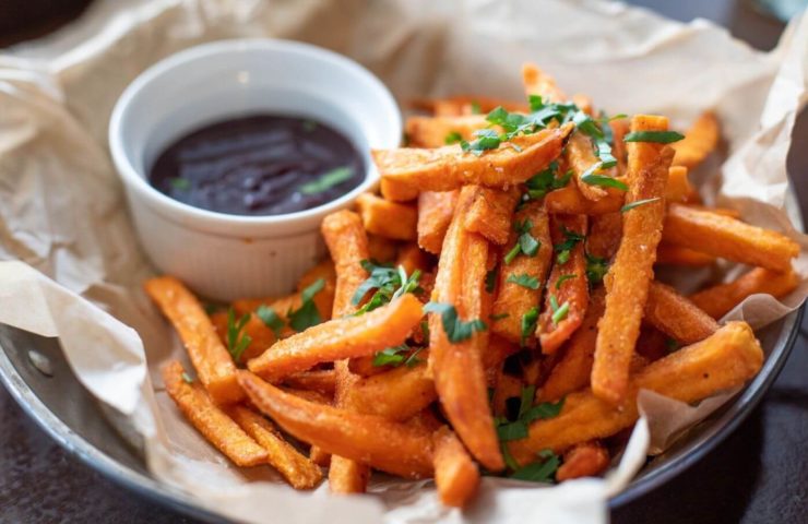 Gesunde Süßkartoffel Pommes aus dem Ofen