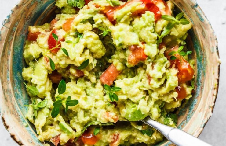 Avocado Creme mit Tomaten