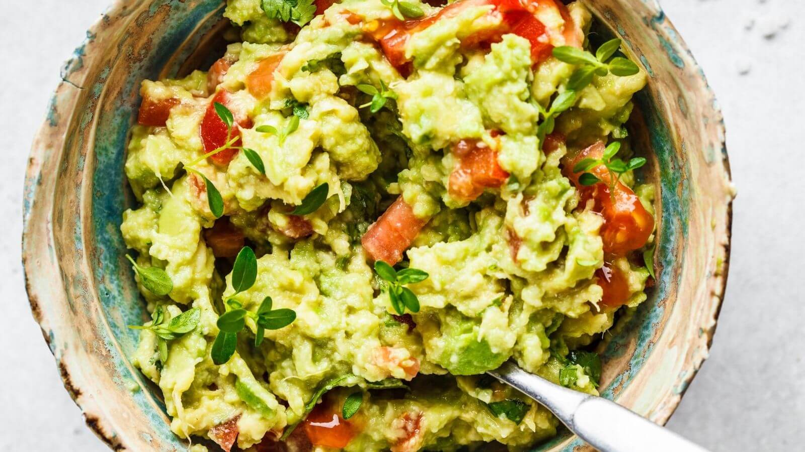 Avocado Creme mit Tomaten