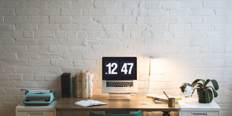 Schreibtisch im Home Office