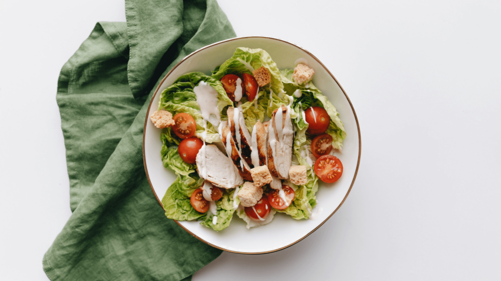 Low Carb Salat mit Hähnchen