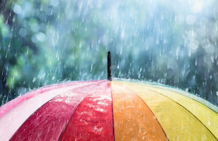 Regenschirm als Schutz