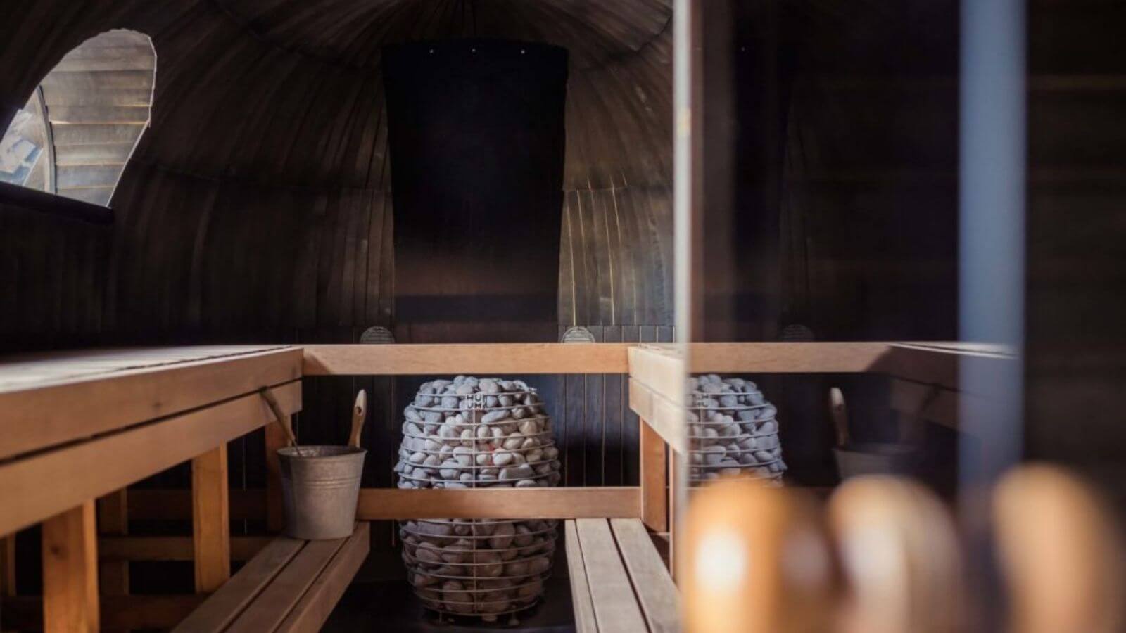 Wärmebahandlung von Muskelkater in der Sauna