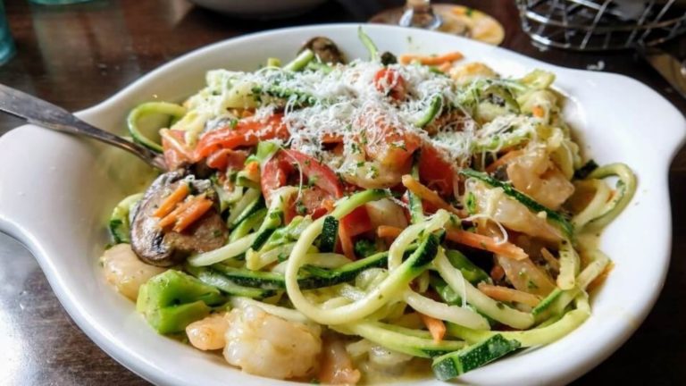 Zoodles mit Garnelen