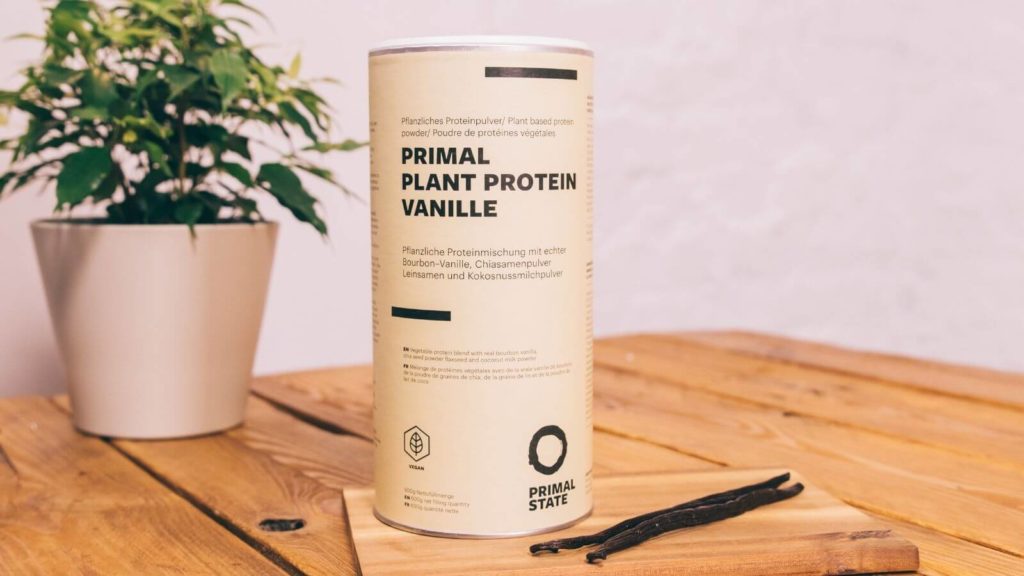 Dose mit veganem Vanille-Proteinpulver