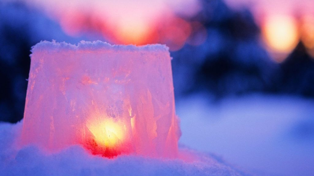 Eisblock mit Feuer innen