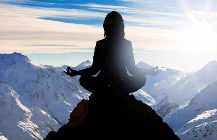 Tummo Meditation in Schneelandschaft