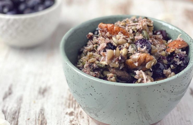 Low Carb Müsli in einer Schale