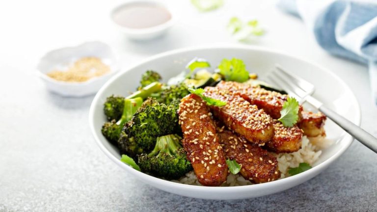 Tempeh mit Gemüse Low Carb vegetarisch